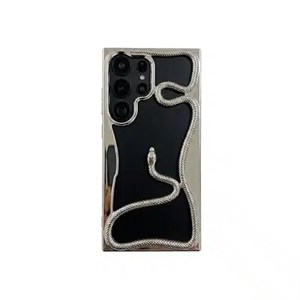 قاب گوشی طرح مار برجسته مناسب گوشی‌ سامسونگ مدل Galaxy S23 FE با المان مار سه‌بعدی و محافظ لنز دوربین