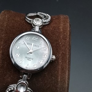 ساعت گرد نقره ای زنانه