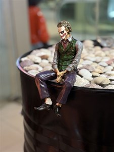 فیگور لب طاقچه ای جوکر