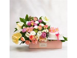 باکس گل و کیک برای روز داروساز | هدیه شیک و محترمانه برای قدردانی از داروسازان