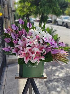باکس گل ترکیبی کد 710 – گل فروشی آنلاین رزگاردن