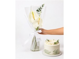 باکس گل و کیک با کارت تبریک اختصاصی
