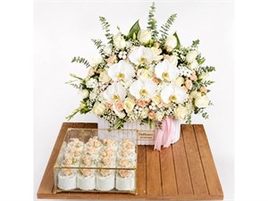 باکس گل و کیک برای مادر بازنشسته