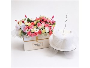 باکس گل و کیک برای فرد کلاسیک‌پسند | هدیه‌ای شیک، اصیل و خوش‌سلیقه