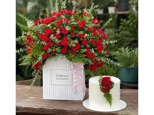 باکس گل و کیک اختصاصی؛ هدیه‌ای در ستایش هنر برای مربی موسیقی – گل فروشی آنلاین تهران | باکس گل | دسته گل | گل تولد | گل ترحیم