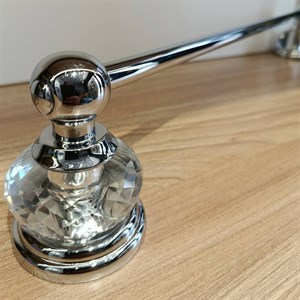 آویز و نگهدارنده حوله لوکس وارداتی با پایه کریستالی برند دولچه (کروم براق)