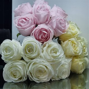 خرید آنلاین باکس گل رز باکارا (7 شاخه)هدیه لاکچری و قیمت مناسب