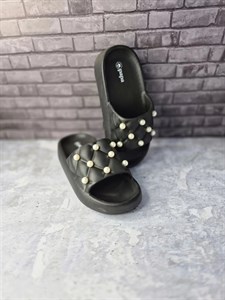 دمپایی دخترانه مروارید‌دوزی