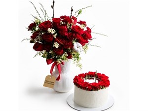 باکس گل و کیک برای مهندس محیط زیست | هدیه‌ای شیک و معنادار برای قدردانی حرفه‌ای