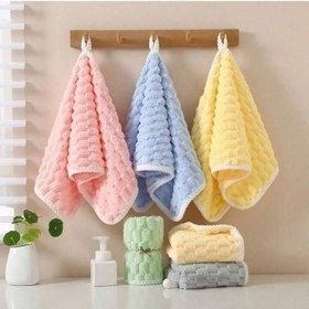 حوله دست و صورت پفکی