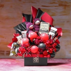 باکس گل رز قرمز ویژه روز ولنتاین 5157