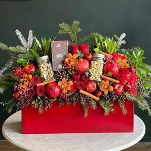 باکس گل شب یلدا با گل‌های نرگس و رز مینیاتوری برای شوهر 4925