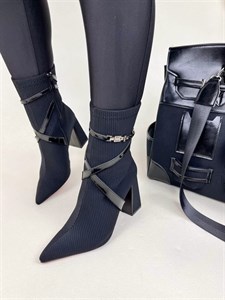 نیم بوت پاشنه‌دار زنانه کبریتی بغل رکابدار زارا ZARA کد : 1699 دختر طهرونی