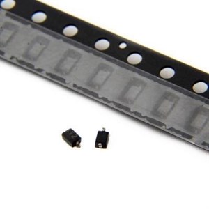 دیود خازنی 1SV215 توشیبا 32 پیکو فاراد SOD-323