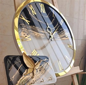 ست ساعت دیواری و جاکلیدی رنگ مشکی و سفید همراه با رینگ طلایی رزینی