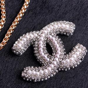 سنجاق سینه شنل مرواریدی