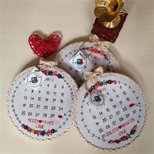 تقویم عشق گلدوزی شده