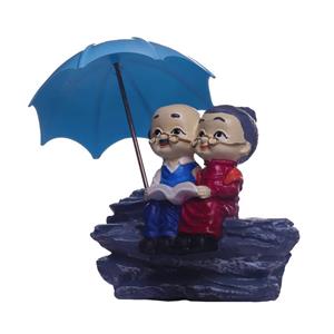 مجسمه لیلپار طرح پیر زن و مرد چتری مدل DGN-0027