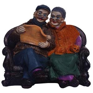 مجسمه لیلپار طرح پیر زن و مرد روزنامه خوان مدل DGO-1047