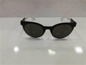 عینک آفتابی اورجینال Miu Miu – با پک کامل و لاکچری میو میو