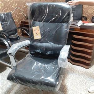 صندلی اداری راد سیستم مدل E404S  Rad System E404S Leather Chair