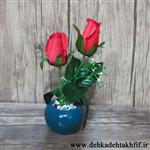 رز غنچه دو گل قرمز با گلدان سرامیکی - کد 1801