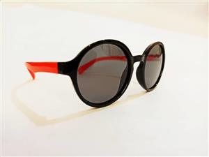 عینک آفتابی بچگانه یو وی ۴۰۰ پلاریزه دسته نارنجی 