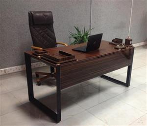 میز پایه فلزی