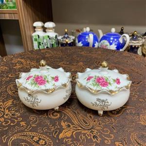 یک جفت قندان لب چین گلسرخی قدیمی اصل ژاپن فوق العاده زیبا و کم یاب قطردهانه ۹ سانت کاملا سالم و درحدنو