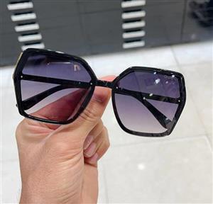 عینک آفتابی فریم مشکی پنج ضلعی مدل گوجی کد 525