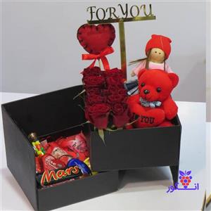 باکس گل ولنتاین  با عروسک و شکلات