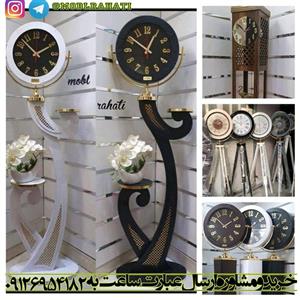 ساعت ایستاده کنار سالنی