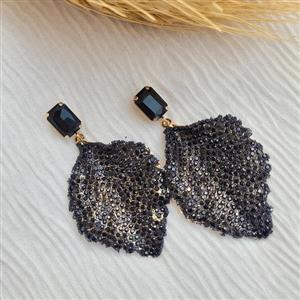 گوشواره زنانه ژوپینگ مدل برگ نگینی