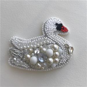 گل سینه زنانه مدل قو