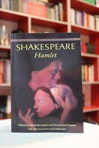 کتاب Hamlet اثر Shakespear انتشارات الوندپویان