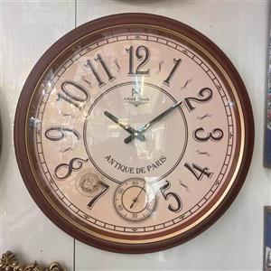 ساعت دیواری طرح چوب