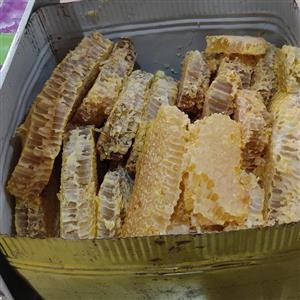 عسل با موم