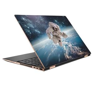 اسکین لپ تاپ طرح Astronaut کد ۰۴