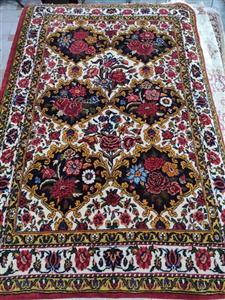 فرش دستباف بختیار ایران طرح  خشتی ۱۰۸۳
