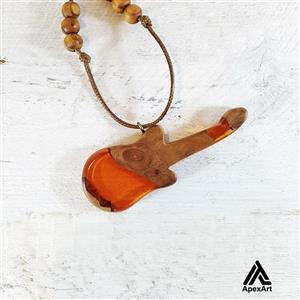 گردنبند چوبی و رزینی طرح گیتار کد 3