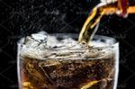 عکس نوشیدنی سرد نوشابه کوکاکولا همراه یخ 11229
