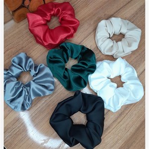 کش مو زنانه مدل اسکرانچی پارچه ای و ساتن بسته 3 عددی