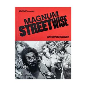 کتاب Magnum Streetwise: The Ultimate Collection of Street Photography اثر Stephen McLaren انتشارات تیمز و هادسون 