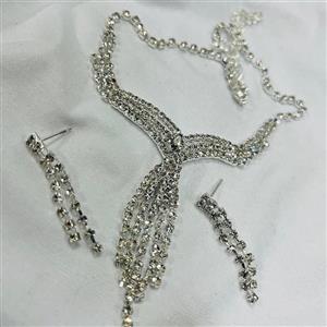 ست گوشواره و گردنبند