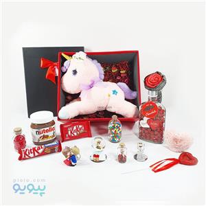 جعبه کادو لاکچری ولنتاین با عروسک پونی شاخ طلایی