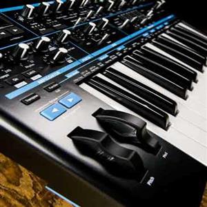 سینتی سایزر Novation Bass Station II