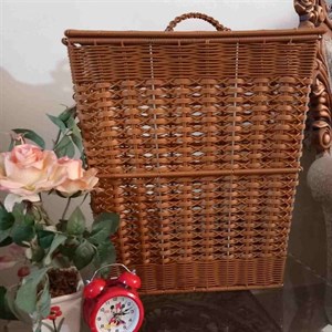سبد لباس چرک مدل ذوزنقه‌ای