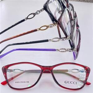 عینک طبی زنانه نگین دار رنگ قرمز و نوک مدادی کد BZ 15721 
