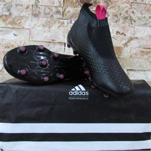 کفش فوتبال ساقدار آدیداس مدل Knee soccer shoes Adidas 