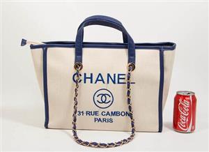 کیف کنفی دوشی شنل CHANEL رنگ کرم آبی 